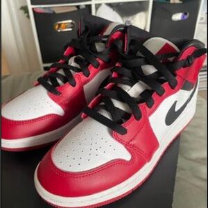 Air Jordan 1 Mid Chicago (youth size 5.5)